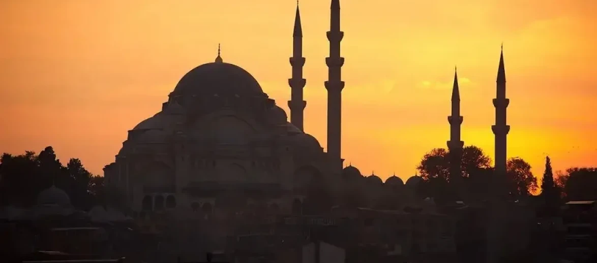 İzmir 2026 İmsakiye: Sahur ve İftar Saatleri