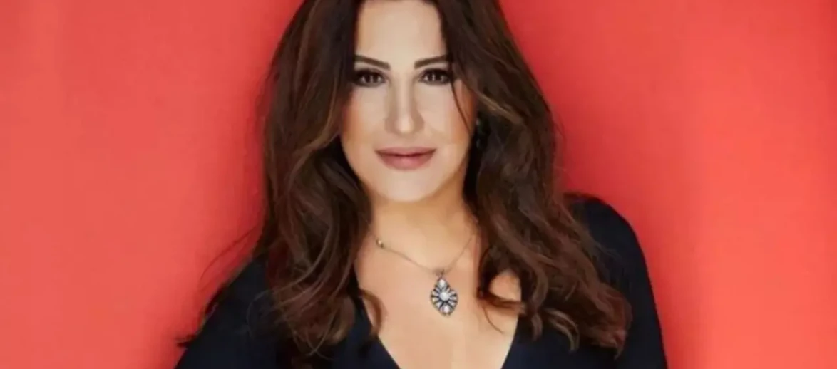 Nükhet Duru'nun cesur kostümü sosyal medyayı ikiye böldü!