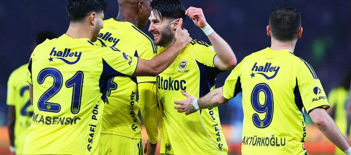 Fenerbahçe, Trabzonspor'u Deplasmanda Yenerek Zirve Yarışında Öne Geçti Mi?