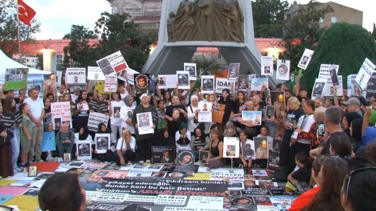 Evlatları Katledilen Aileler, İstanbul'da Adalet Nöbeti Tuttu