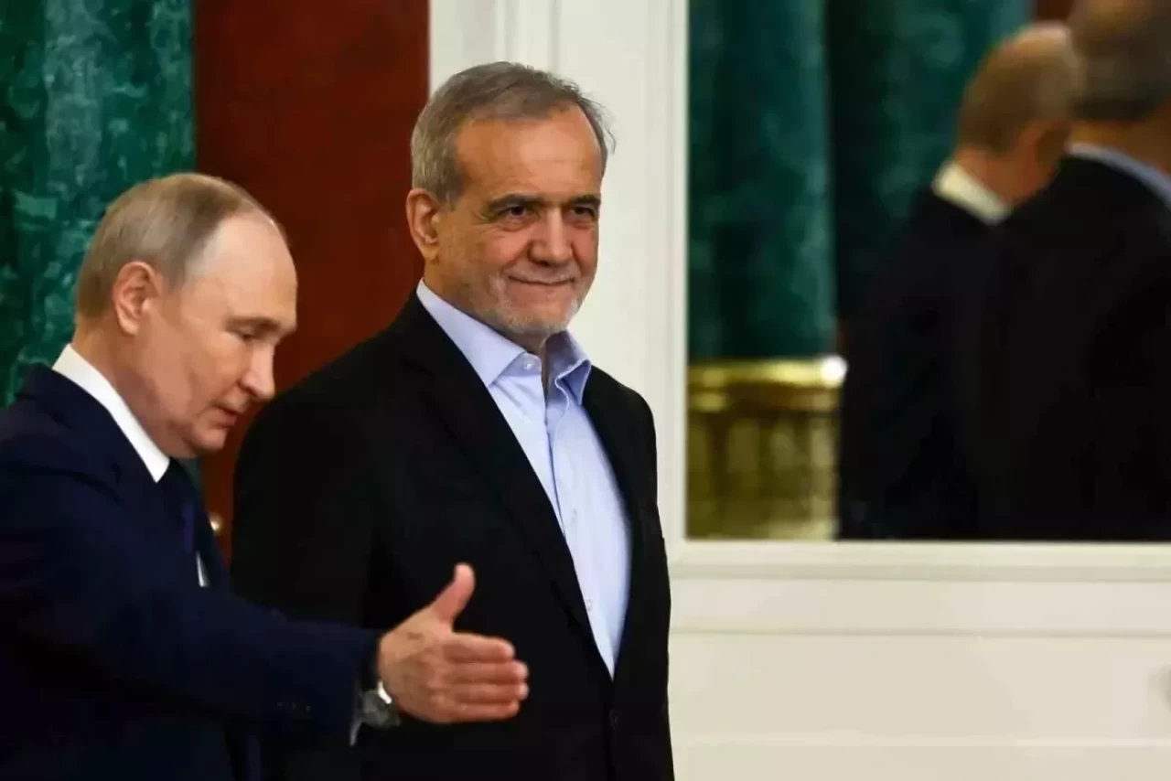 Putin ve Pezeşkiyan, Nükleer Program ve Kafkasya Gelişmelerini Görüştü