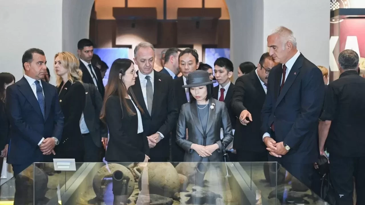 Japonya Prensesi Akiko'nun Tırnağındaki Türk Bayrağı İşlemesi Dikkat Çekti