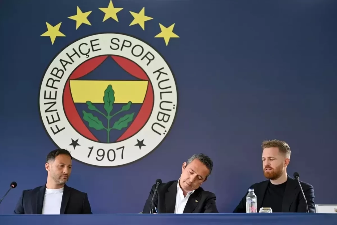 Fenerbahçe, Domenico Tedesco ile İmza Töreni Düzenledi