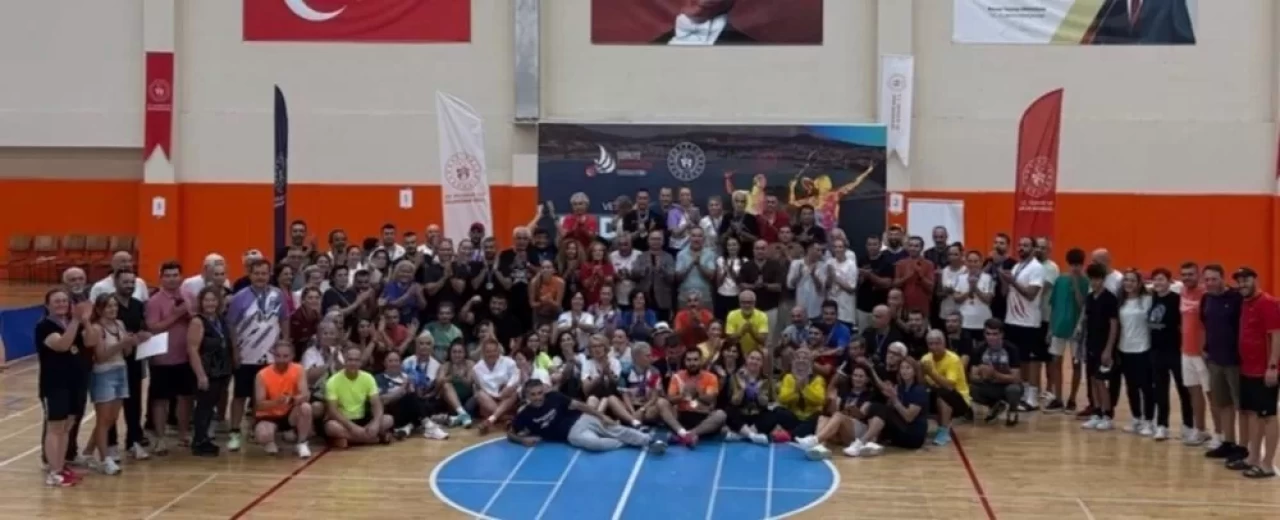 Badminton Veteranlar Türkiye Şampiyonası Kuşadası’nda Büyük Bir Başarıyla Tamamlandı