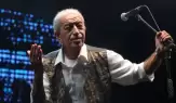 Edip Akbayram sevenlerinin duaları eşliğinde son yolculuğuna uğurlandı.