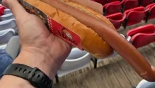 Nottingham Forest Stadyumunda Satılan Dev Sosisli Neden Viral Oldu?