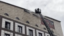 Merter polisevi çatısında yangın çıktı, itfaiye ekipleri müdahale ediyor mu?