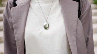 Apple, Yapay Zeka Destekli Kolye ile Giyilebilir Teknolojide Yeni Bir Dönem Mi Başlatıyor?