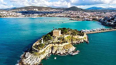 Kuşadası'nın Tarihi Dokusu ve Eğlenceli Gece Hayatıyla Büyüleyici!