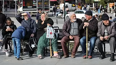 Bayramda emeklilere ikramiye müjdesi: Maaşlar unutuldu!