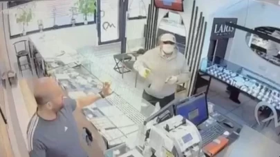 Oyuncak Tabancayla Kuyumcu Soymaya Çalışan Şahıs Yakalandı