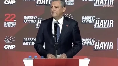 CHP Lideri Özgür Özel, Olağanüstü Kurultay'da Önemli Mesajlar Verdi
