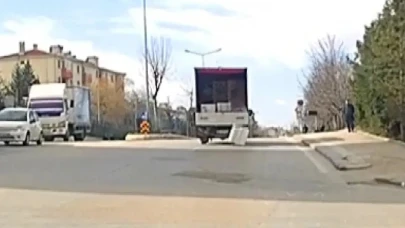 Eskişehir'de Virajda Düşen Yük Trafikte Panik Yarattı mı?