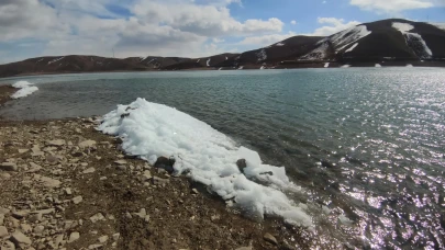 Sibirya Soğukları Van'da Hayatı Nasıl Etkiledi ve Zernek Barajı'ndaki Dalgalar Neden Dondu?