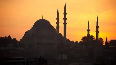 İzmir 2026 İmsakiye: Sahur ve İftar Saatleri