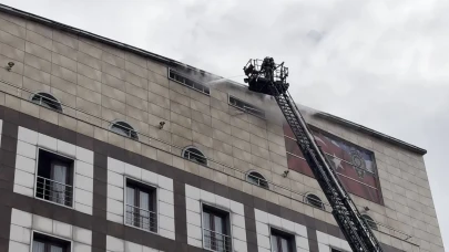 Merter polisevi çatısında yangın çıktı, itfaiye ekipleri müdahale ediyor mu?