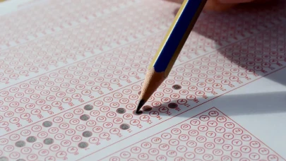 Auzef 2025-2026 bahar dönemi kayıt yenileme süreci ve ders seçim tarihleri nedir?