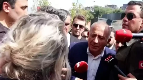 CHP İstanbul İl Kongresi'nde Gergin Anlar: Gürsel Tekin'e Tepkiler Yükseldi