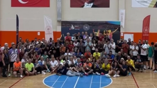 Badminton Veteranlar Türkiye Şampiyonası Kuşadası’nda Büyük Bir Başarıyla Tamamlandı