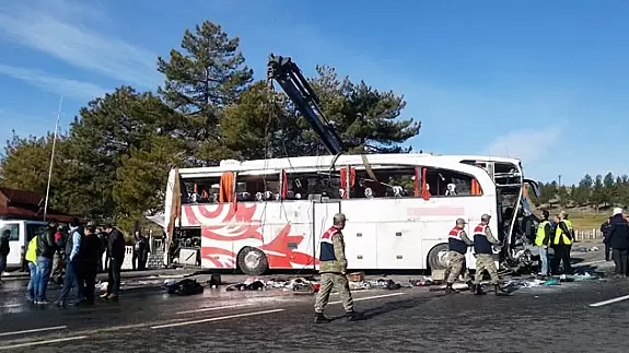 Malatya'da Yolcu Otobüsü Kaza Yaptı: 11 Kişi Yaralandı