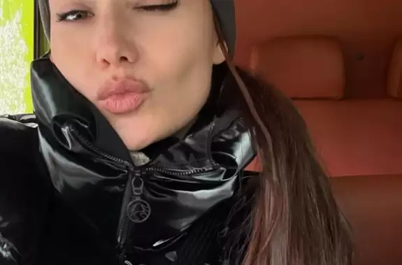 Fahriye Evcen'in Karlı Gün Pozları Olay Yarattı