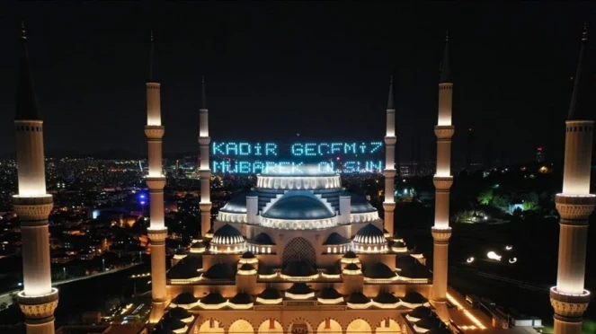Kadir Gecesi 2026 Yılında Hangi Güne Denk Geliyor?