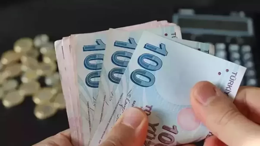 Kendisi Emekli Olan Kadın, Babasının Maaşını Alabilir Mi?