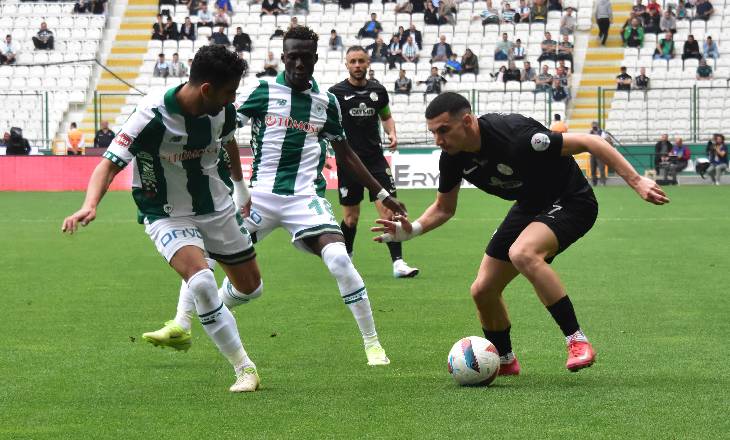 Konyaspor ve Çaykur Rizespor Arasında İlk Yarıda Gol Sesleri Çıkmadı